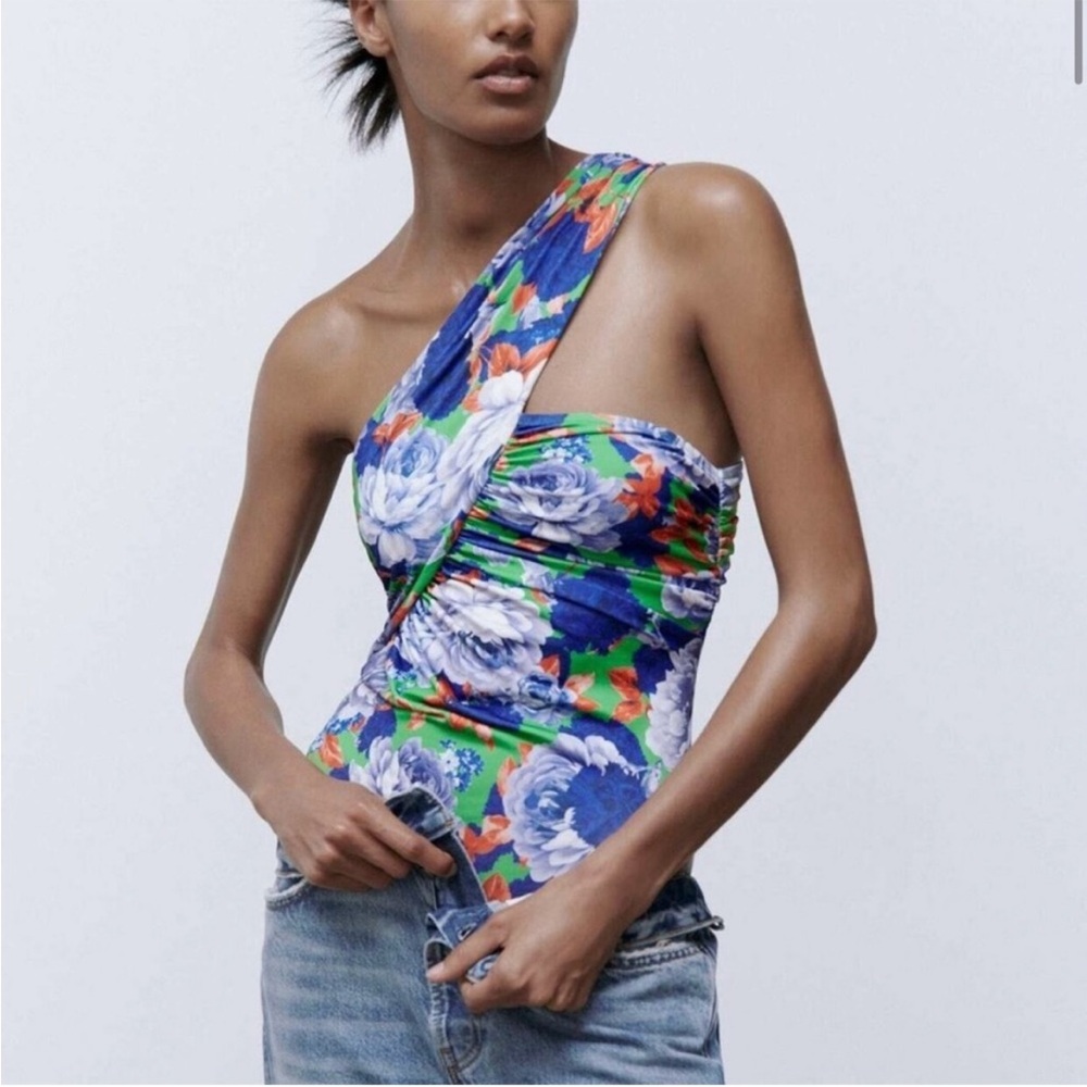 🆕 Zara One Sleeve Blue & Green Floral
Asymmetric Bodysuit